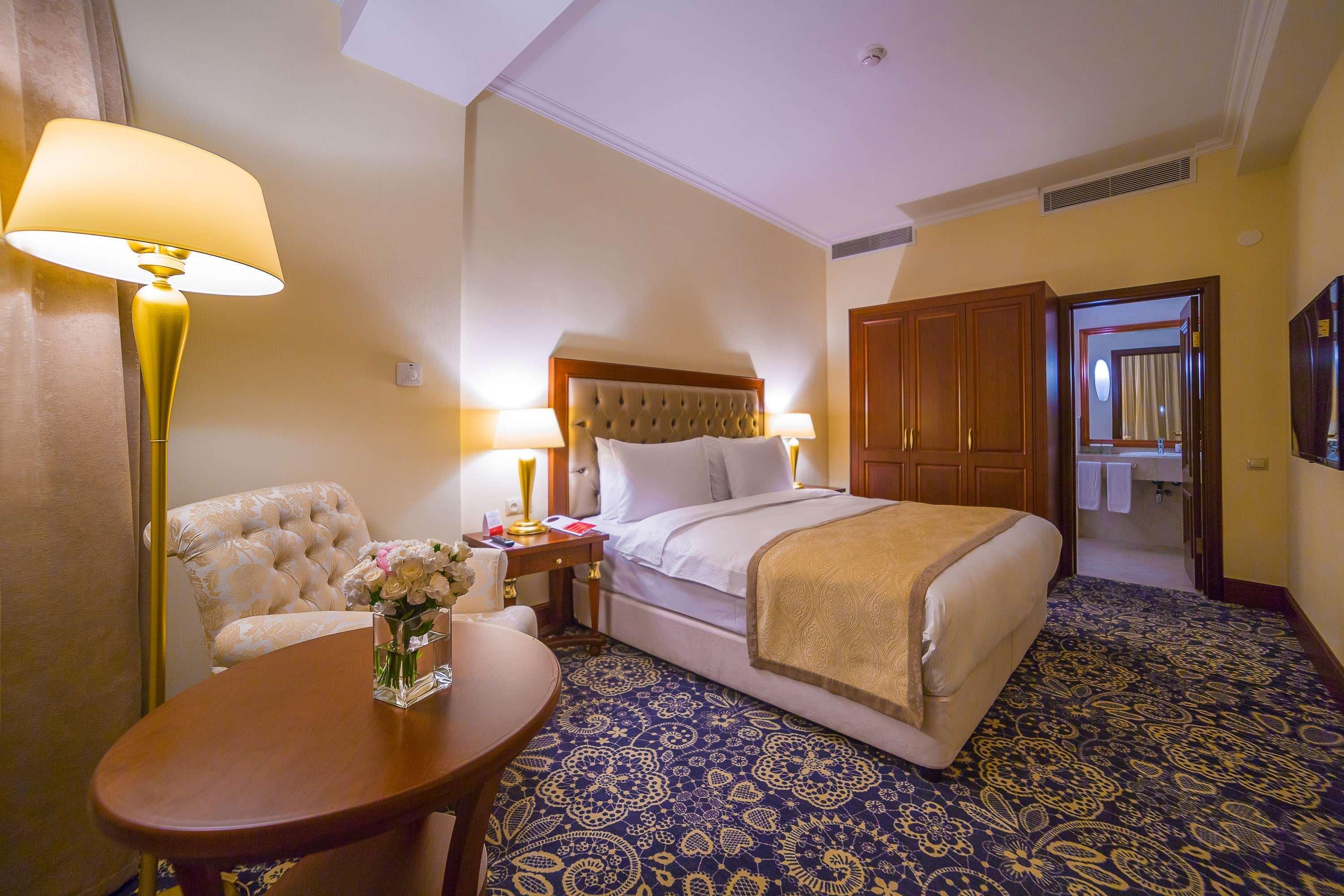Ramada By Wyndham Almaty Hotel Kültér fotó