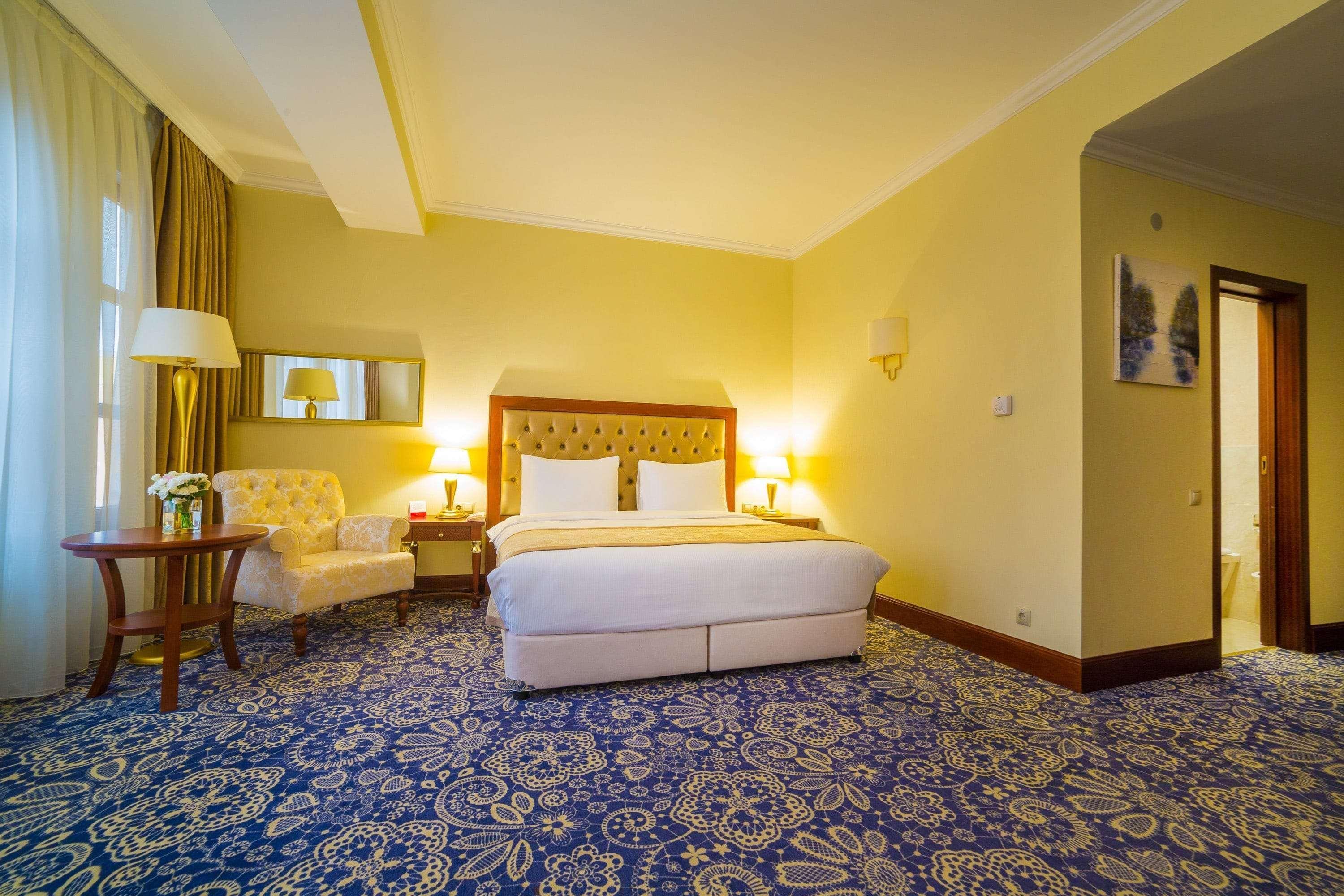 Ramada By Wyndham Almaty Hotel Kültér fotó