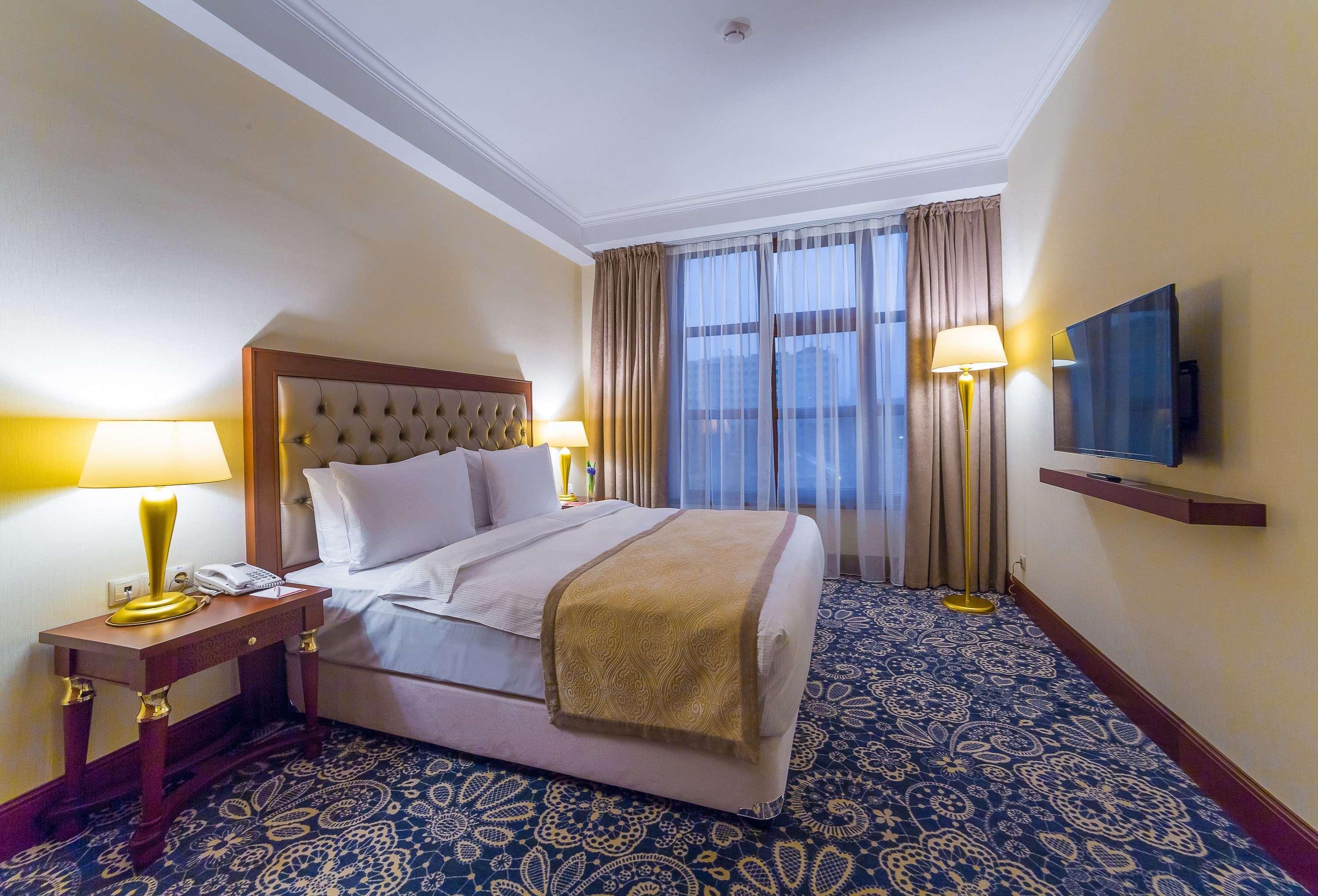 Ramada By Wyndham Almaty Hotel Kültér fotó