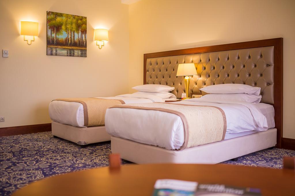 Ramada By Wyndham Almaty Hotel Kültér fotó