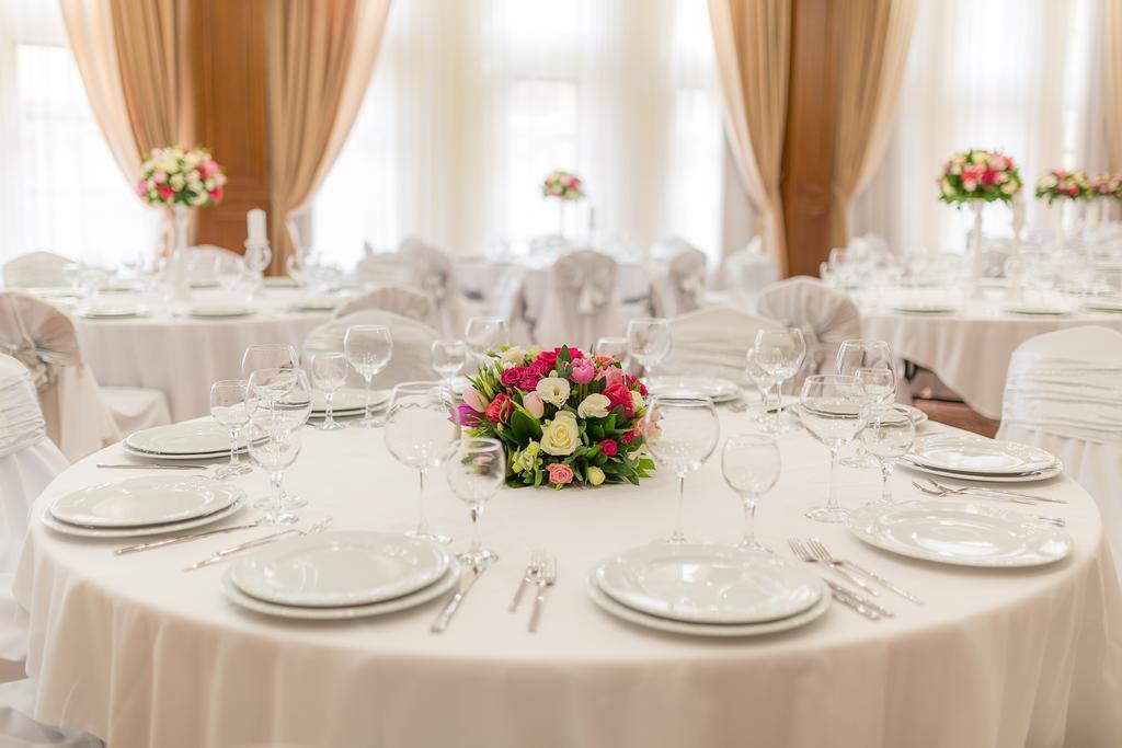 Ramada By Wyndham Almaty Hotel Kültér fotó