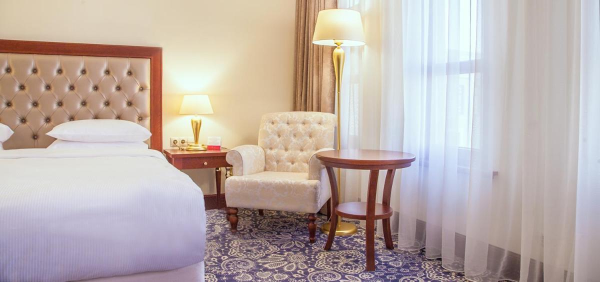 Ramada By Wyndham Almaty Hotel Kültér fotó