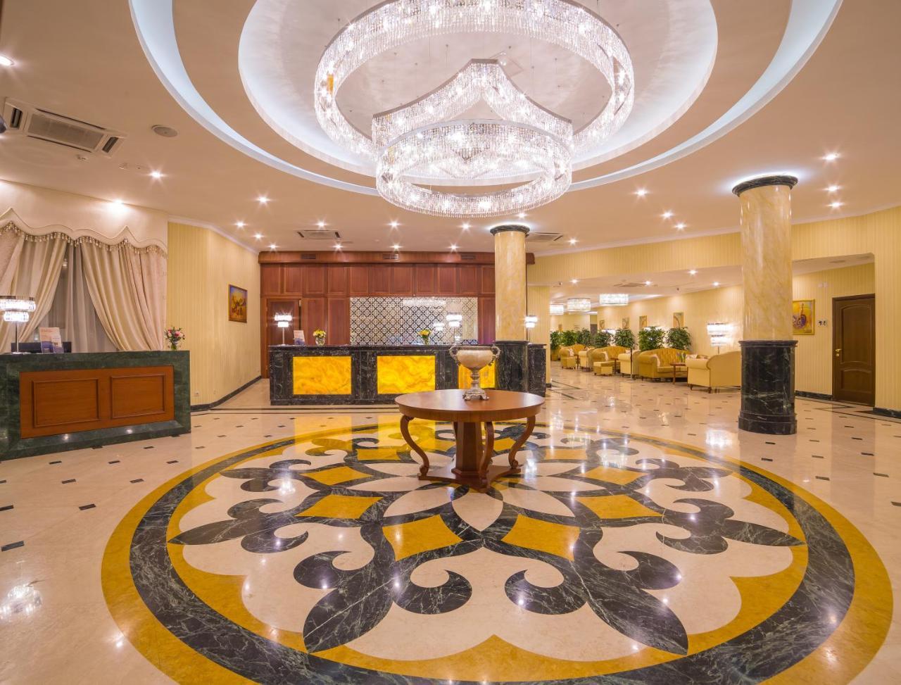 Ramada By Wyndham Almaty Hotel Kültér fotó