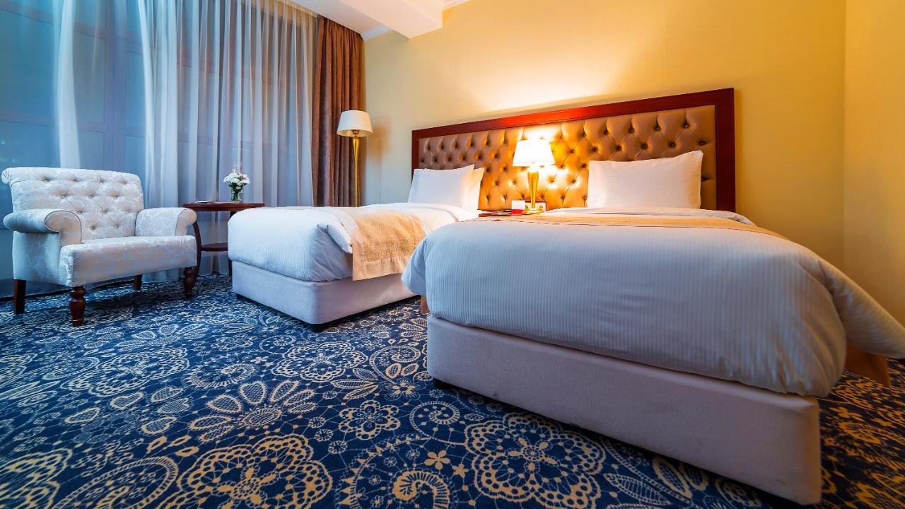 Ramada By Wyndham Almaty Hotel Kültér fotó