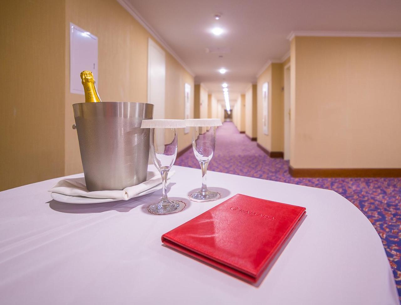 Ramada By Wyndham Almaty Hotel Kültér fotó