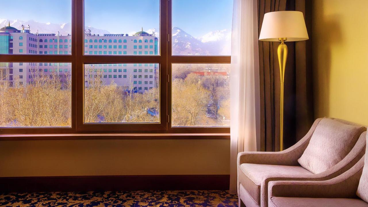 Ramada By Wyndham Almaty Hotel Kültér fotó