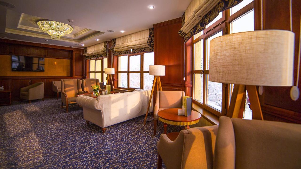 Ramada By Wyndham Almaty Hotel Kültér fotó