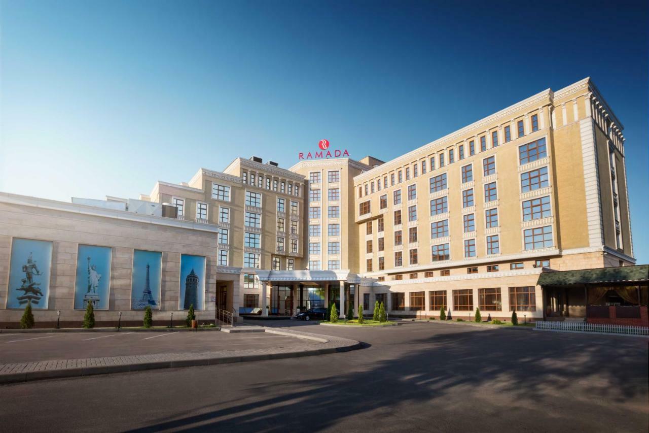 Ramada By Wyndham Almaty Hotel Kültér fotó