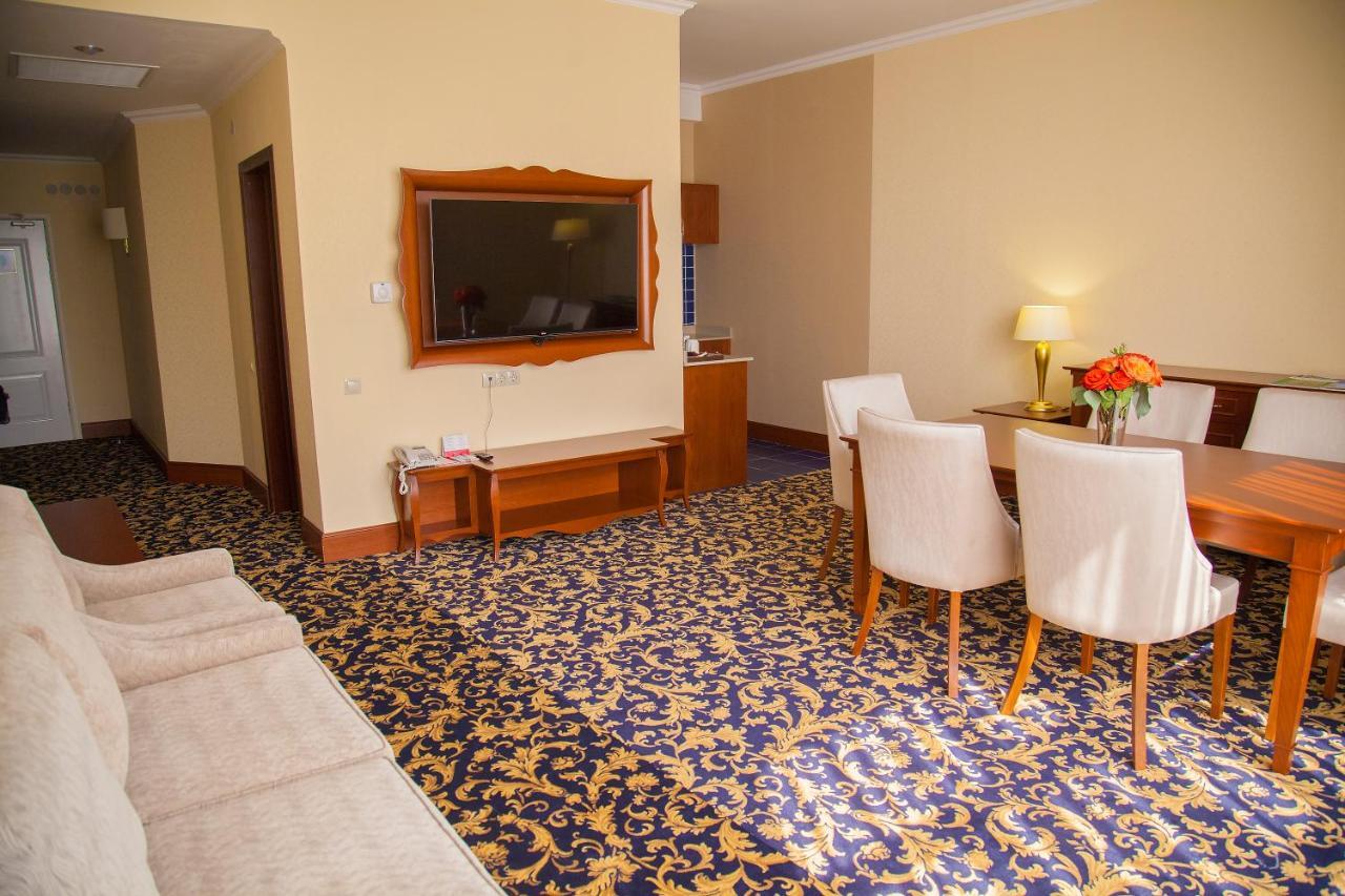 Ramada By Wyndham Almaty Hotel Szoba fotó